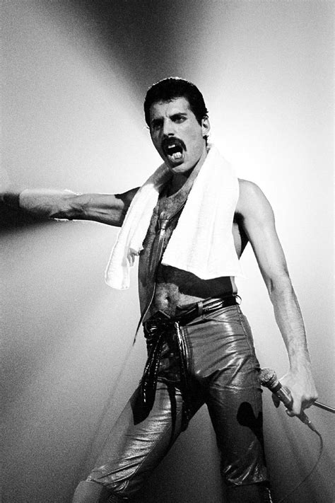 Freddie Mercury S Most Iconic Moments In Photos Freddie Mercury Queen Freddie Mercury Mercury