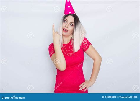 Femme Blonde C l brant Son Anniversaire Photo stock Image du soufflement coloré