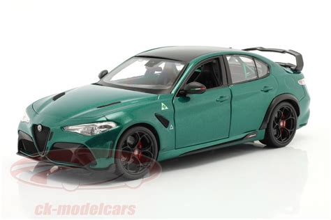 Bburago 1 18 Alfa Romeo Giulia GTAm Année de construction 2020 montréal