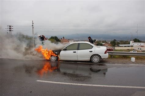 En plena ruta un vehículo se incendió