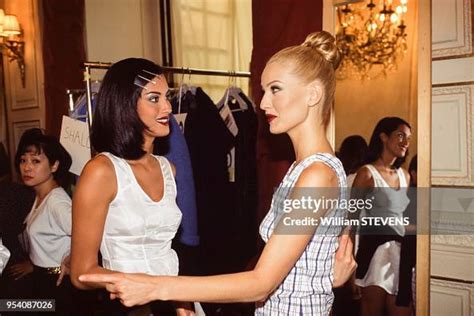 Yasmeen Ghauri Et Karen Mulder Au Backstages Du Défilé De Christian