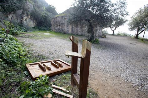 Patrimonio Vandalizado Destrozan Los Paneles Informativos De La Nevera