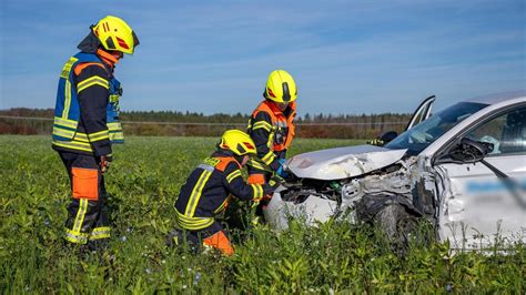 Gegen Baum Gefahren J Hrige Verliert Im Weimarer Land Kontrolle