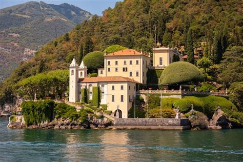 Premium Photo A Castle On The Shore Of Lake Como