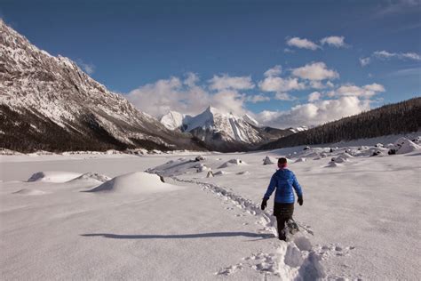 Trail Etiquette for Snowshoeing and Winter Hiking : r/snowshoe