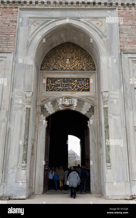 Imperial Gate Of Topkapi Palace Istanbul Turkey Stock Photo Alamy