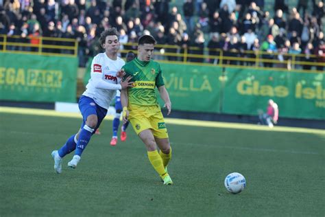 Slobodna Dalmacija Istra Hajduk Bijeli Se Vratili U Igru