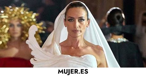 Nieves Álvarez vuelve a desfilar en París vestida de novia este es el