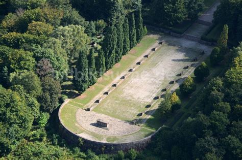 Luftaufnahme Heidelberg Grabreihen auf dem Gelände des Ehrenfriedhof