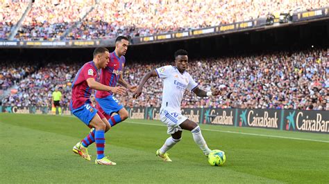 La Liga denuncia los insultos racistas contra Vinicius en el Clásico