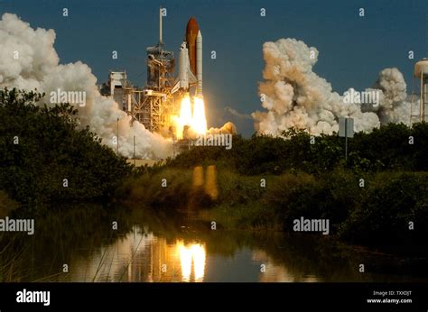 Columbia Space Shuttle Disaster Hi Res Stock Photography And Images Alamy