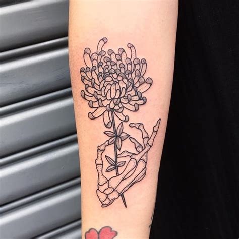 49 Beautiful Chrysanthemum Tattoos With Special Meaning