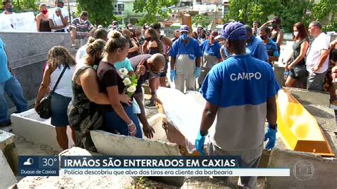 Irmãos Assassinados Em Barbearia São Enterrados Em Duque De Caxias