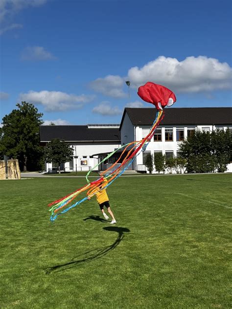 Flieg Flieg Flieg Drache Im Wind Grundschule Saaldorf Surheim