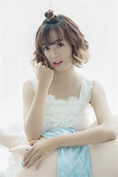 Nh C M T V I B Nh Hot Streamer Mai Linh Vui A C Ng Shin C U B B T Ch