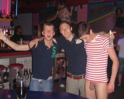 Post 778165132093194240 Ausziehen Nudity Is Not Porn Tumblr Tumbex