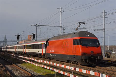 Re Durchf Hrt Am Den Bahnhof Muttenz Bahnbilder De