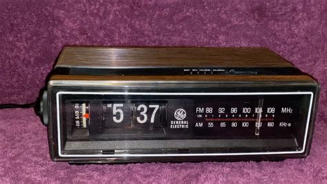 Vintage 1984 General Electric Flip Clock Radio Alarm Clock 7 4305F