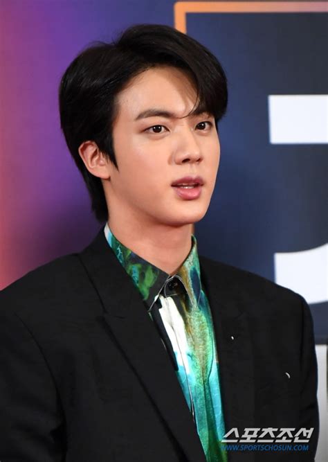 BTS Jin Gifts 110 Staff Members Of Kians Bizarre B B SportsChosun