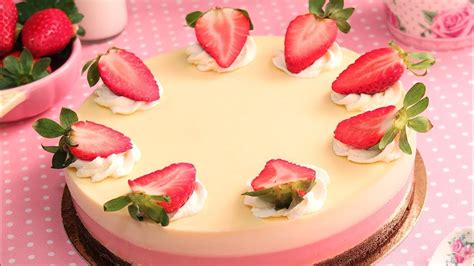 Tarta De Chocolate Blanco Y Fresas