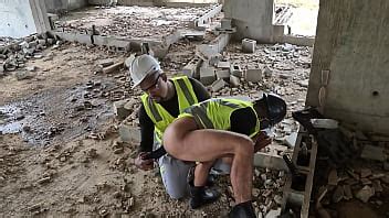 Mon collègue électricien me met deux godes dans le cul sur le chantier XVIDEOS