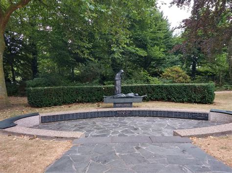 Dodenherdenking Bij Monument Prinses Julianaplantsoen Maassluis24