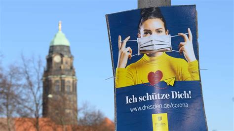 Auch Nach Der Corona Impfung Gilt Maske Tragen Und Abstand Halten