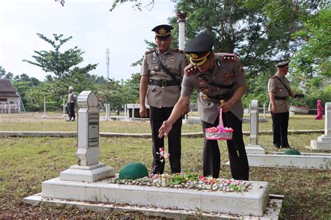 Polres Bungo Ziarah Makam Pahlawan Peringatan Hari Bhayangkara Ke 77