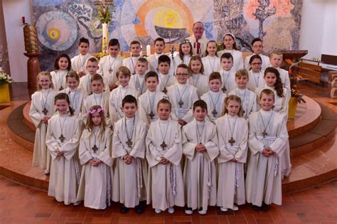 St Georgen Am Tag Nach Der Erstkommunion Gruppenbild Mit Pfarrer