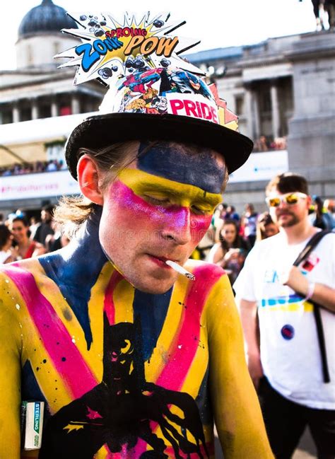 Hombre Pintado En El Orgullo Gay Foto Editorial Imagen De Londres Inglaterra