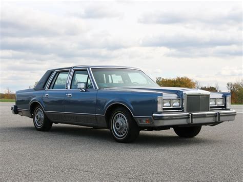 1989 Lincoln Town Car Base | Hagerty Valuation Tools