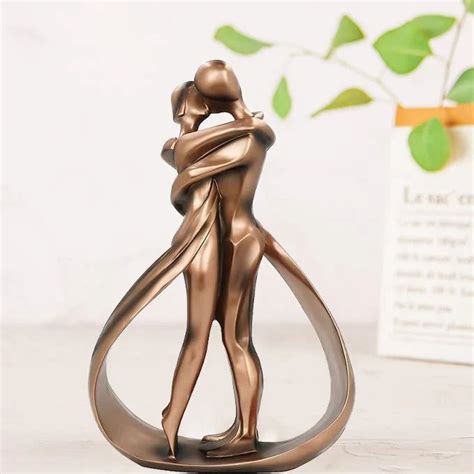 EEUWIGE LIEFDE DRUK JE LIEFDE UIT Lovers Embrace Statue Love