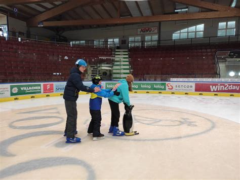 Eislaufen in der Eishalle Villach Ganze Halle für uns Waldorf