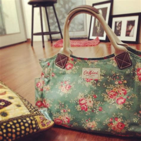 Cath kidston bag Cath Kidston Bags, Oilcloth, Beg, Kate Spade Top Handle Bag, Floral Pattern ...