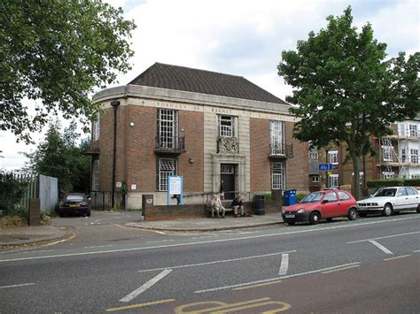 East Finchley Library Martin Addison Cc By Sa 2 0 Geograph Britain