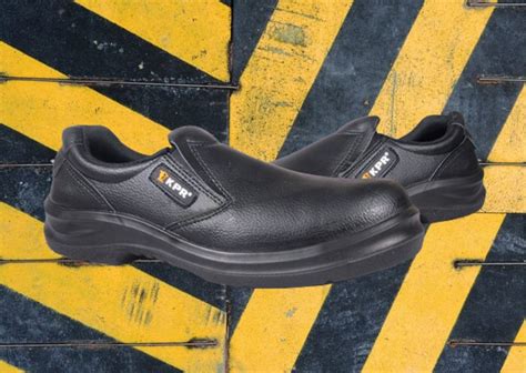 Safeguarding Steps The Importance Of Safety Shoes In Kitchen Environments Kpr Singapore