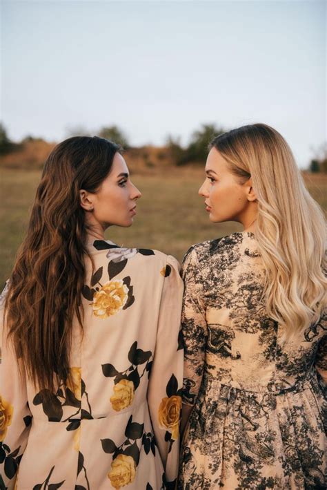 Lesbian Couple Sisters Photoshoot Poses Sisters Photoshoot