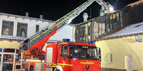 Nachbarschaftliche L Schhilfe Bei Feuer An Einer Schule Freiwillige