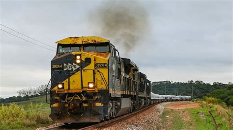 Trem De Carga Geral Gigante E Pesado Locomotivas No Final De