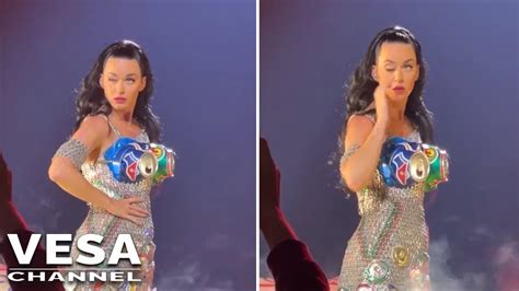 Katy Perry Struggles To Open Her Right Eye During A Concert YouTube