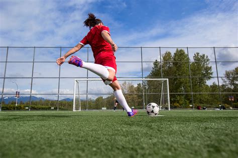 Why are ACL injuries more common in females? – Zamst Canada