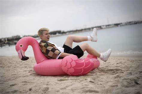 How to Have Sex Một Sex Education khác Tuổi Trẻ Online