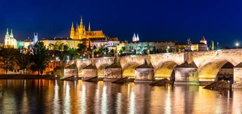 Panorama De Nuit De Prague Le Ch Teau De Prague Et Pont De Charles Au