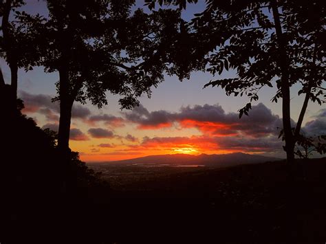 The sunset on Oahu this evening : r/Oahu