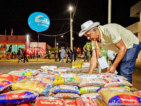 Prefeitura Arrecada Mais De Seis Toneladas De Alimentos Entrada