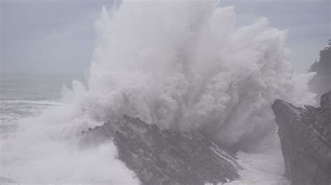 Storm Watchers Capture Photos Of High Surf On Oregon Coast Katu