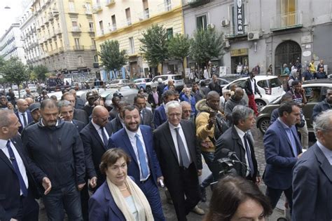 Salvini Al Vasto Applausi E Selfie La Repubblica