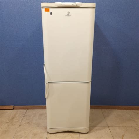 Indesit C132.G.016 - Холодильники с нижней морозильной камерой