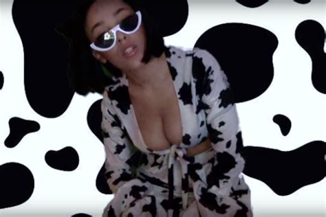 Doja Cats Cow Themed Rap Mooo Is Viral Gold Video