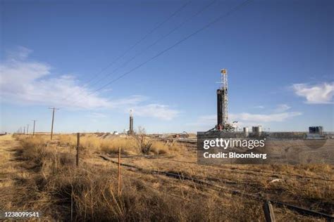 Texas Oil And Gas Drilling Rigs Photos and Premium High Res Pictures ...